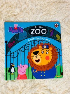 PEPPA PIG AT THE ZOO (a lift the flap book)