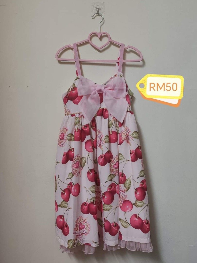 RM50 Each (Category: Dresses) located in Puchong. Submitted by irenes1223 (Listing ID 1301469746, Image 3). Description: ❌1. S size (The lining little bit yellowish due to long stored) got headband❌SOLD 2. M size 3. M size 4. M size (Length: 42cm) If interested can pm for more details 🫶.