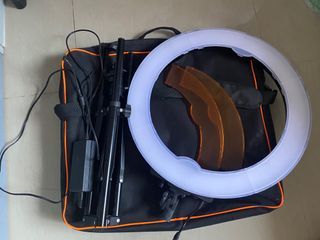 Second hand large ring light with case