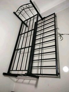 Steel bed with pull out