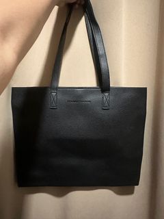 Straightforward Tote - Can fit 16 inches