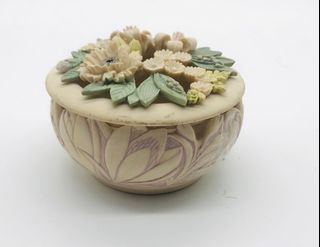 Trinket dish with cover