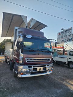Wing van truck Isuzu gigamax