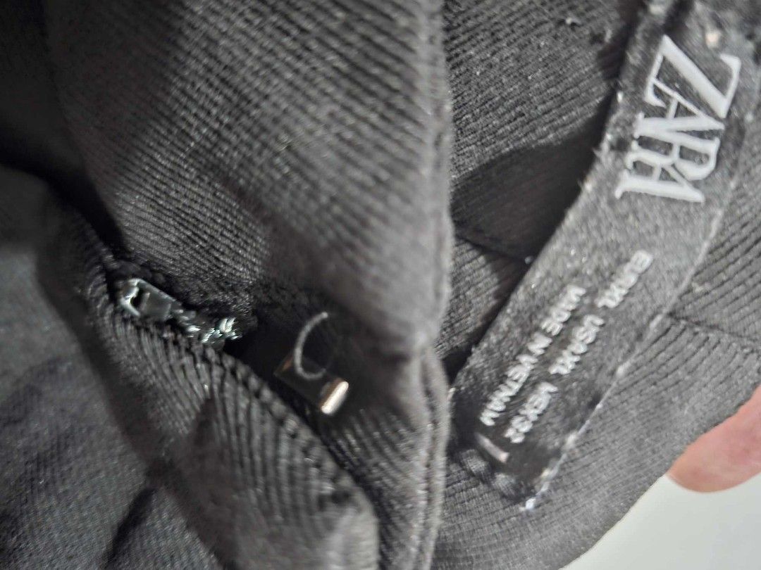 Zara Black Wide Leg Slacks XL (Category: Other Bottoms) located in Makati City. Submitted by corner.ice (Listing ID 1301445085, Image 2). Description: .