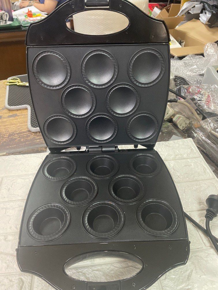 Ambiano Cupcake Maker Party Pie Maker (Category: Breadmakers) located in Pasay City. Submitted by enrico_appliances (Listing ID 1306083872, Image 1). Description: No issue at all 220v ready to use No box Slight scratches.