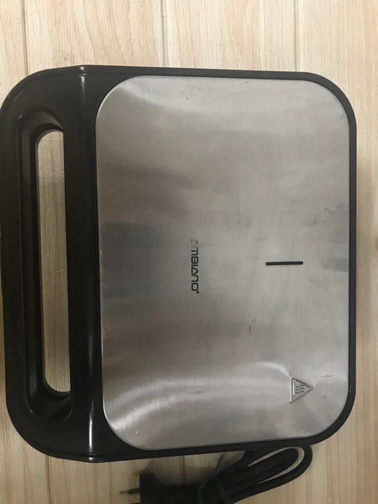 Ambiano Multi Snack Maker — Pancake, Donut and others (Category: Breadmakers) located in Pasay City. Submitted by enrico_appliances (Listing ID 1306071177, Image 2). Description: No issue No box 220 volts With scratch in front Not used.