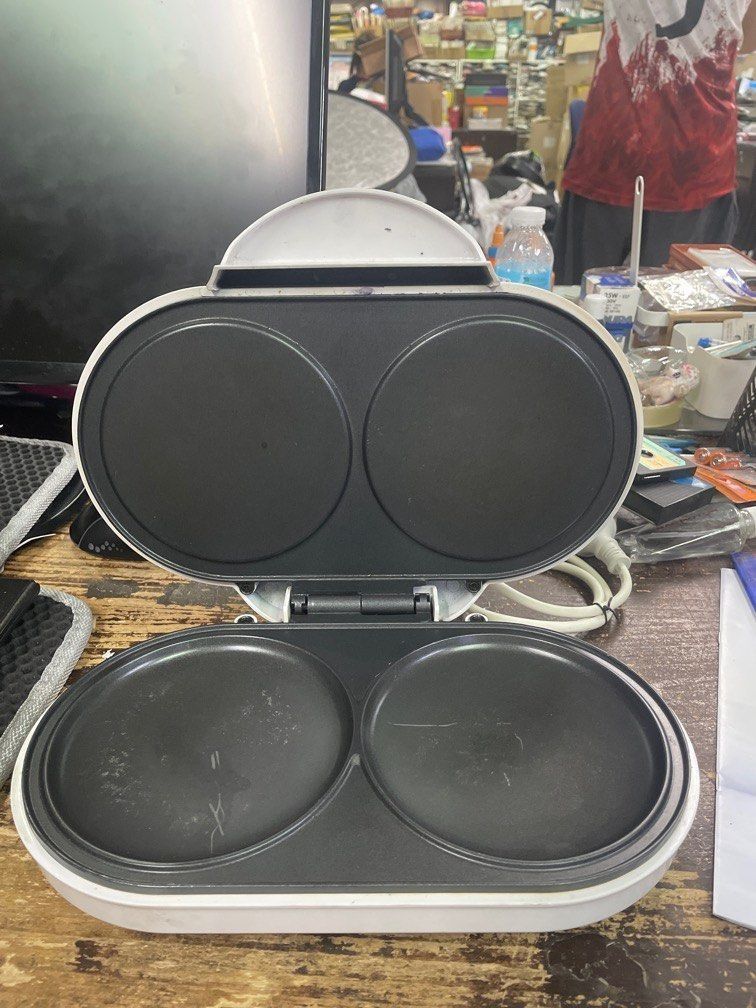 Anko Pancake Maker 2 Slots (Category: Breadmakers) located in Pasay City. Submitted by enrico_appliances (Listing ID 1306094397, Image 2). Description: Good Condition Slight scratches, but wont affect 220v ready to use No box .