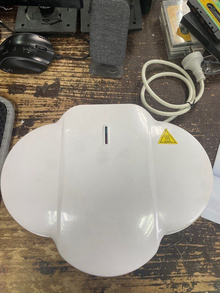Anko Pancake Maker 2 Slots (Category: Breadmakers) located in Pasay City. Submitted by enrico_appliances (Listing ID 1306094397, Image 1). Description: Good Condition Slight scratches, but wont affect 220v ready to use No box .