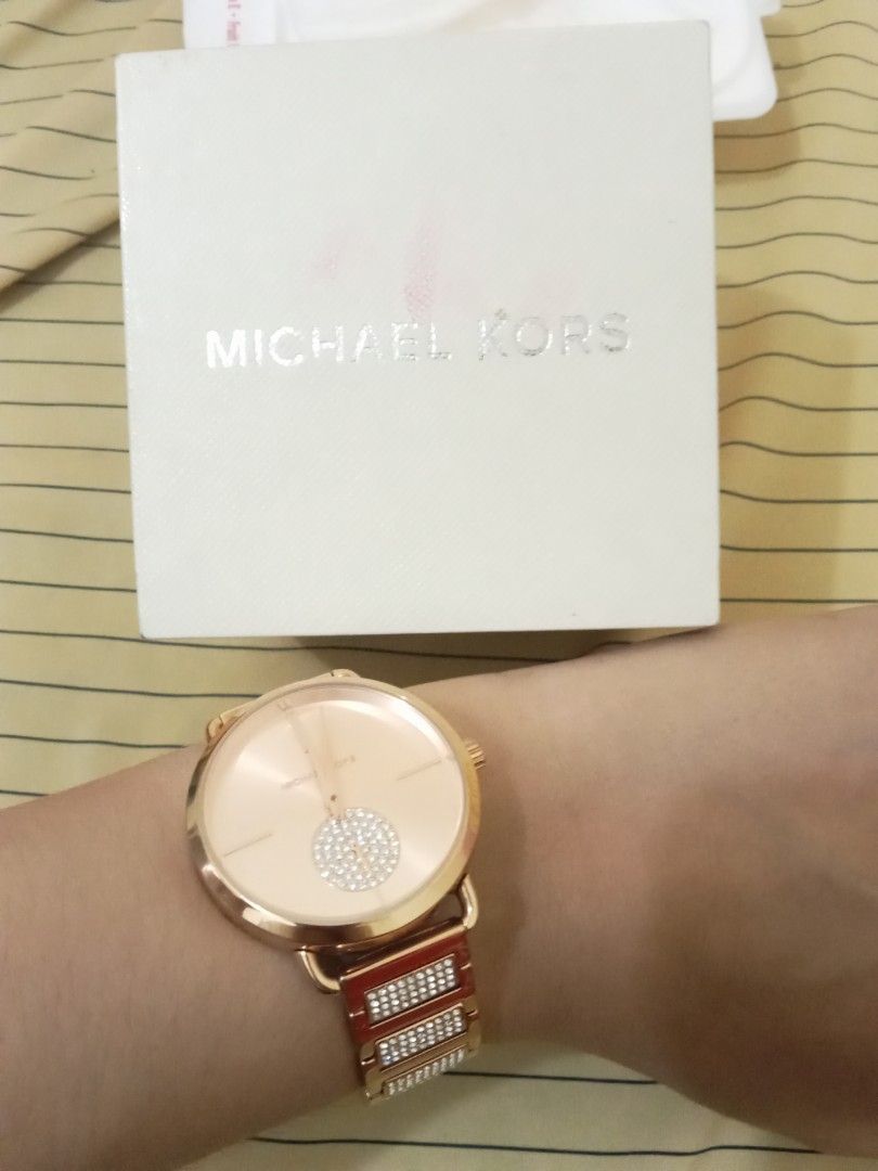 Authentic Michael Kors Watch (Category: Women's Watches) located in Quezon City. Submitted by vanlacsa (Listing ID 1306056075, Image 3). Description: Authentic Michael Kors Watch for women.