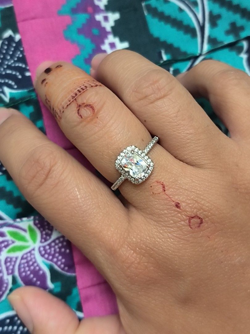 Authentic Silver Ring (Category: Rings) located in Cheras. Submitted by mayaizhar (Listing ID 1306147155, Image 3). Description: Diameter 1.8mm, nk jual sb i pakai longgar sgt, sayang sb design ni tinggal satu je. beli harga RM80+. Nak jual RM60..