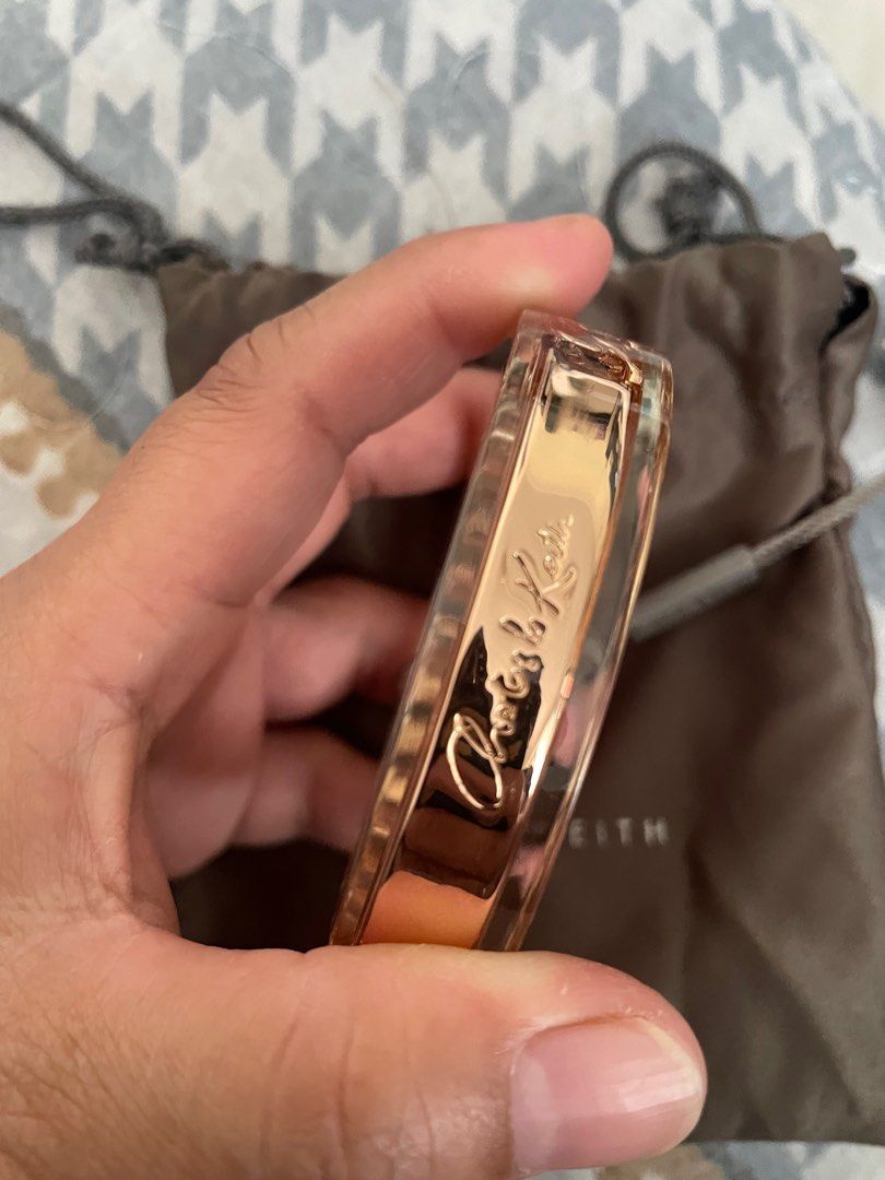 Bangle (Category: Bracelets) located in Singapore. Submitted by panesboom299 (Listing ID 1306066591, Image 3). Description: .