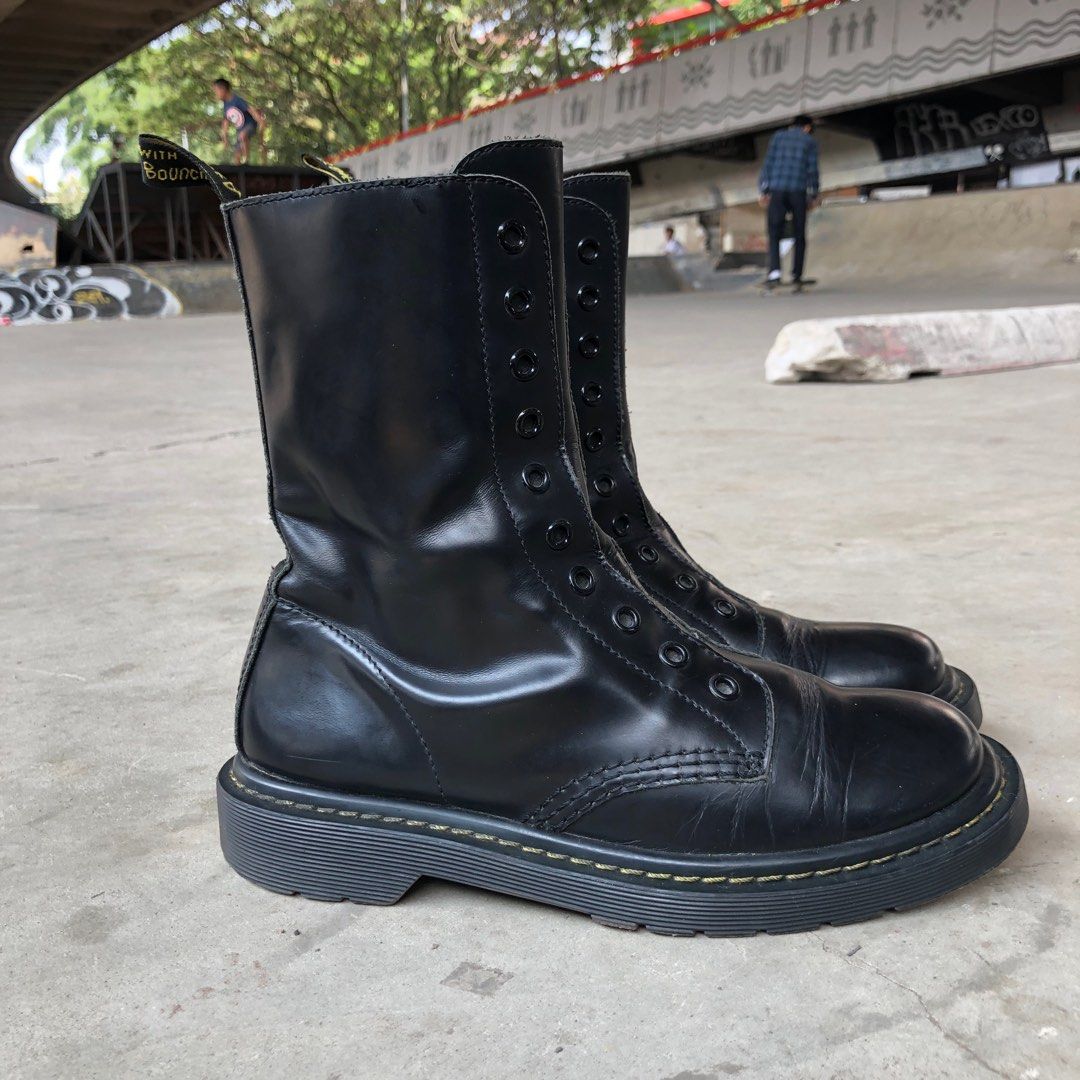 Vetements borderline boots 2025