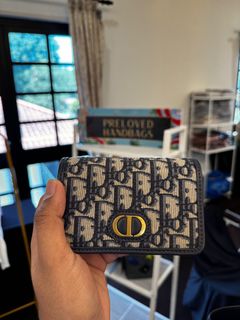 (Category: ) located in . Submitted by danishhakimwardrobe (Listing ID 1306165744, Image 1). Description: .