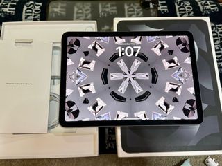 FOR SALE ONLY iPad AIR GEN 5 11 INCH 64 GIG WIFI WiTH M1 CHIPS Unit