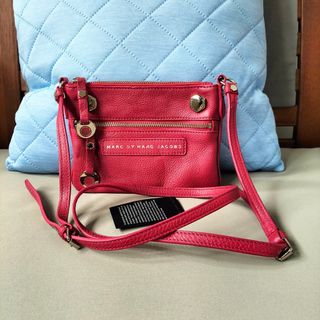 (Category: ) located in . Submitted by recycle_allpreloved (Listing ID 1306054734, Image 1). Description: .