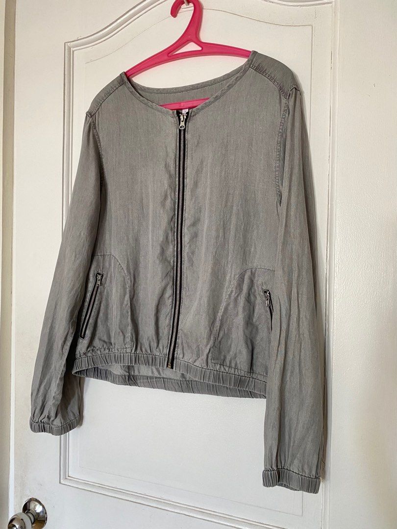 Gray Zipper Jacket (Category: Coats, Jackets and Outerwear) located in Paranaque City. Submitted by yard_army (Listing ID 1306039784, Image 3). Description: Imported 🇺🇸 Fever brand, size Large Nice gray color Cotton blend Garterized hem and sleeve Two zipper pockets in front Pleated back design No stain, no damage.