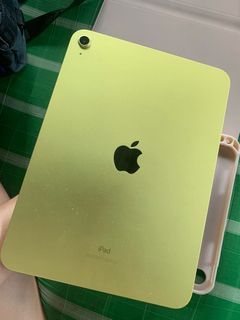 Ipad 10th Gen - almost new Yellow 64gb (open swap iphones)0