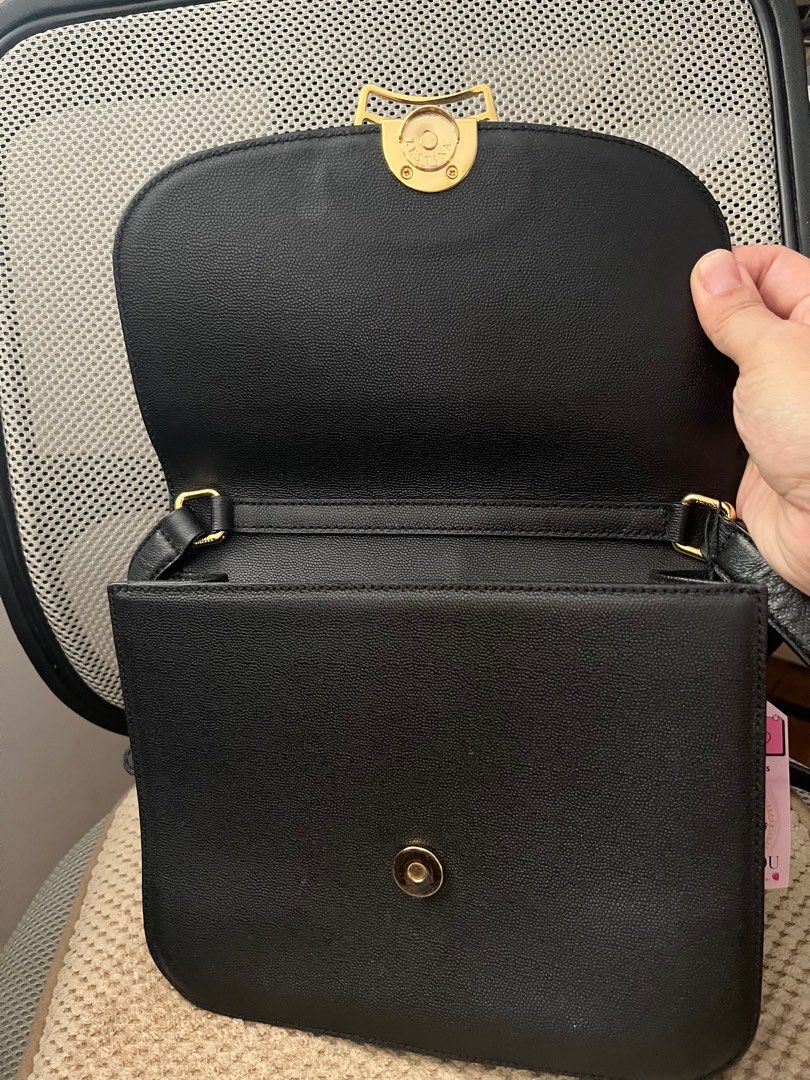 j.estina sling bag (Category: Luxury Bags & Wallets) located in Muntinlupa City. Submitted by vintage_preloved15 (Listing ID 1306032433, Image 3). Description: Jestina black crossbody bag..