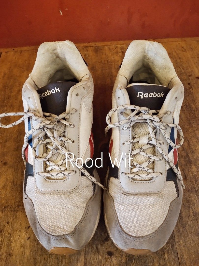 Cari sepatu sneakers store