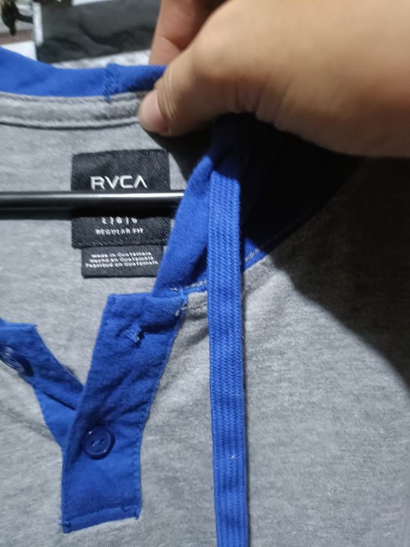Longsleeves hoody (Category: Hoodies) located in Quezon City. Submitted by bshoppe_ (Listing ID 1306113363, Image 3). Description: american brand.