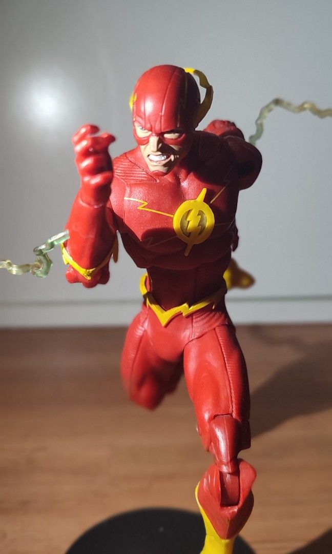Mcfarlane Flash (Category: Figurines & Statues) located in Semenyih. Submitted by mundanemandin (Listing ID 1306141644, Image 2). Description: selling this flash as seen in the pic. good condition includes the mcfarlane stand p/s the electric effect is glued into the hole in flash hand as shared in my last pic.