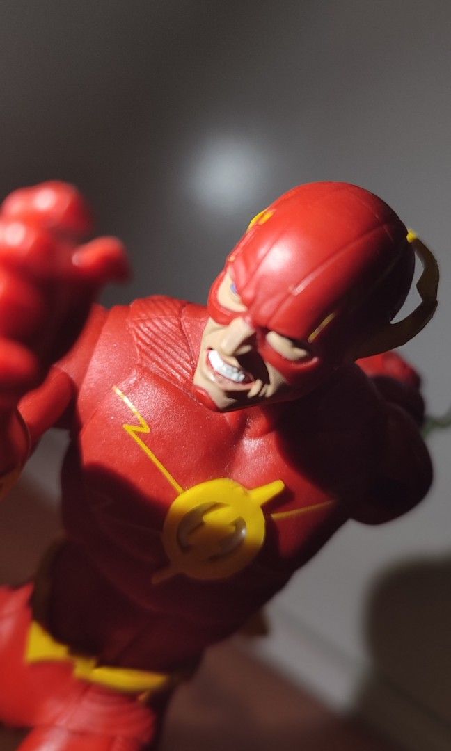 Mcfarlane Flash (Category: Figurines & Statues) located in Semenyih. Submitted by mundanemandin (Listing ID 1306141644, Image 3). Description: selling this flash as seen in the pic. good condition includes the mcfarlane stand p/s the electric effect is glued into the hole in flash hand as shared in my last pic.