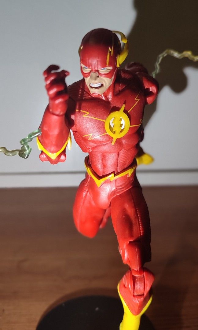 Mcfarlane Flash (Category: Figurines & Statues) located in Semenyih. Submitted by mundanemandin (Listing ID 1306141644, Image 1). Description: selling this flash as seen in the pic. good condition includes the mcfarlane stand p/s the electric effect is glued into the hole in flash hand as shared in my last pic.