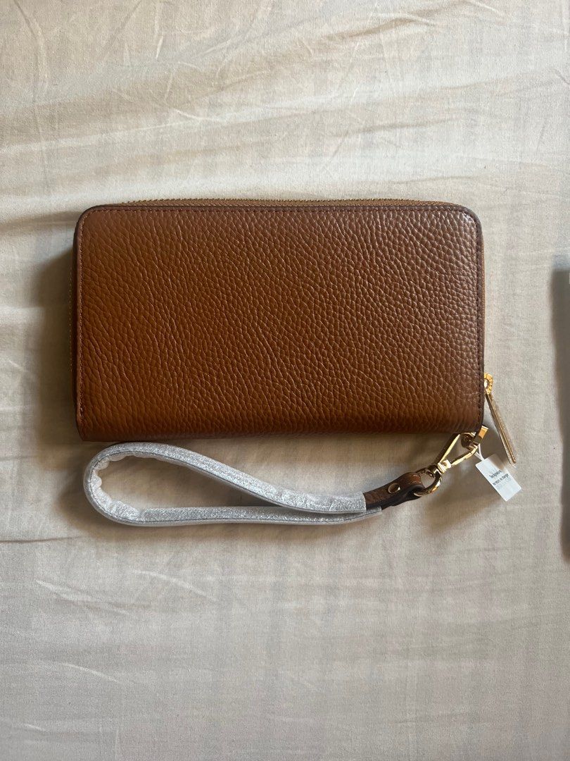 Michael Kors Jet Set Travel Wallet (Brown) (Category: Luxury Bags & Wallets) located in Quezon City. Submitted by jesdlp (Listing ID 1306047723, Image 2). Description: Brand new Medium size wallet with chain RFS: not into big wallets/decluttering Negotiable Let me know if you need more photos..