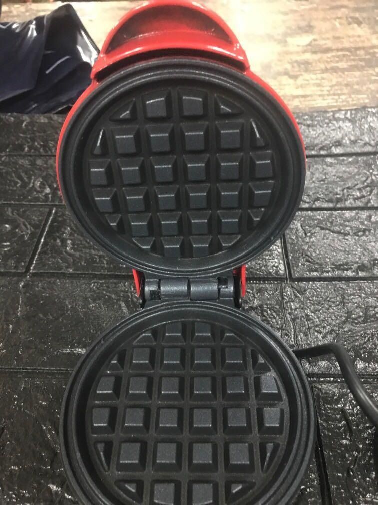 Mini Maker Waffle (Category: Breadmakers) located in Pasay City. Submitted by enrico_appliances (Listing ID 1306075797, Image 1). Description: good condition 110 volts with box and manual.