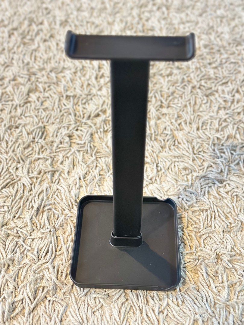 Multi function Headphone stand (Category: Headphones & Headsets) located in Singapore. Submitted by GLSTUFFS (Listing ID 1306095701, Image 3). Description: Have a few set brand new multifunction headphone stand for sale. Each for $5. Buy 2 for $8. Self collection punggol area and normal mail..