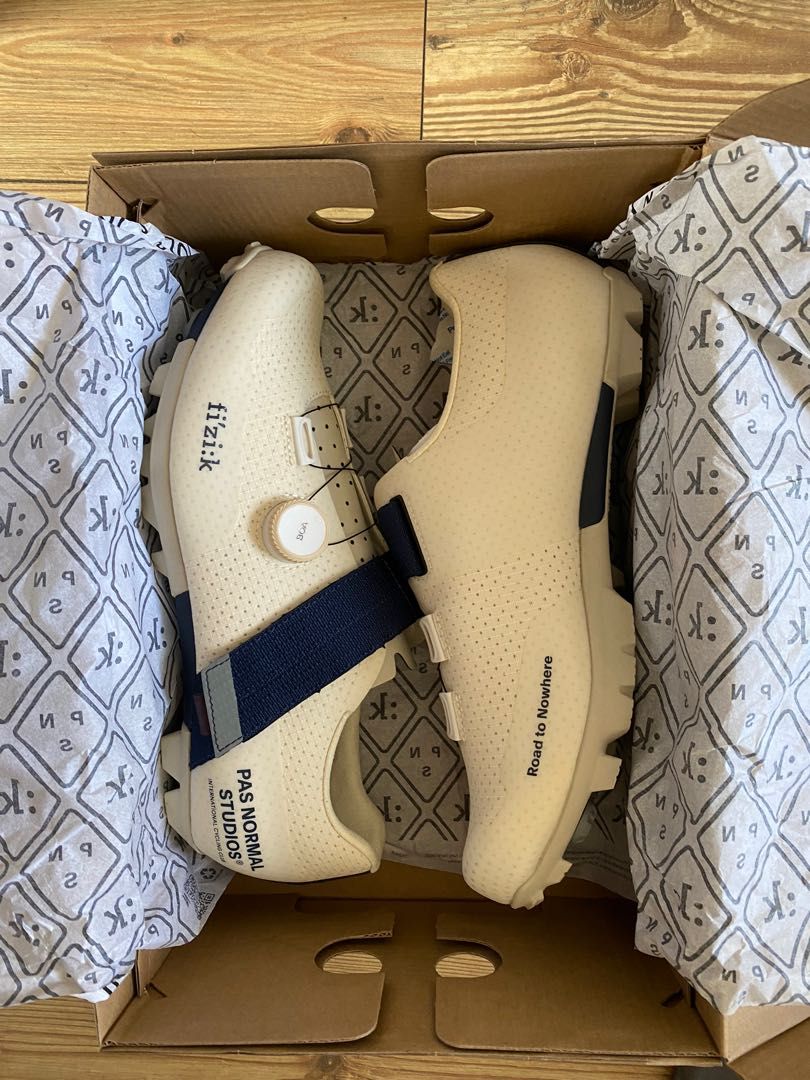 Pas Normal Studios x Fizik Ferox Carbon - off white 44.5 Pas Normal Studios x Fizik Ferox Carbon - off white 44.5