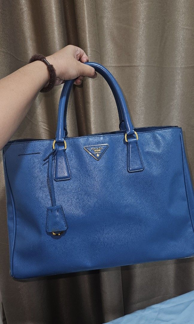 Prada Bag (Category: Luxury Bags & Wallets) located in Naic. Submitted by niqssss (Listing ID 1306065603, Image 1). Description: Original prada bag. price is negotiable.