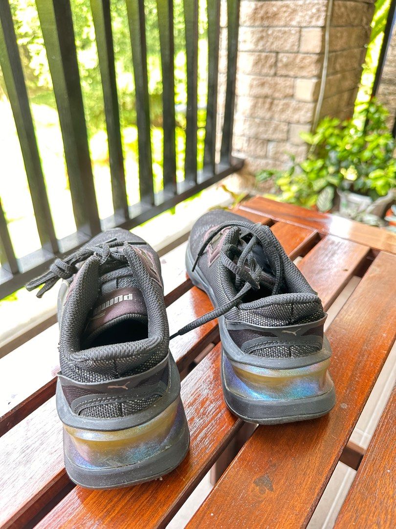 PUMA (Category: Casual shoes) located in Kuala Lumpur. Submitted by usnaginger (Listing ID 1306137791, Image 3). Description: Defect sikit je di logo kanan, yang lain semua superb. I nak bagi FREE je ..