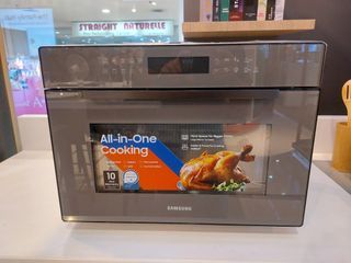 🎯SAMSUNG SMART MICROWAVE OVEN
Brand New and (Sealed) UnitMC35R8088LC 35L 😊