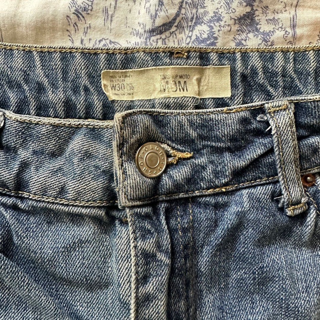 Topshop Moto Mom Jeans (Category: Jeans) located in Cavite. Submitted by daphnesea (Listing ID 1306040117, Image 2). Description: -Size 30 -With slight fading in crotch area .