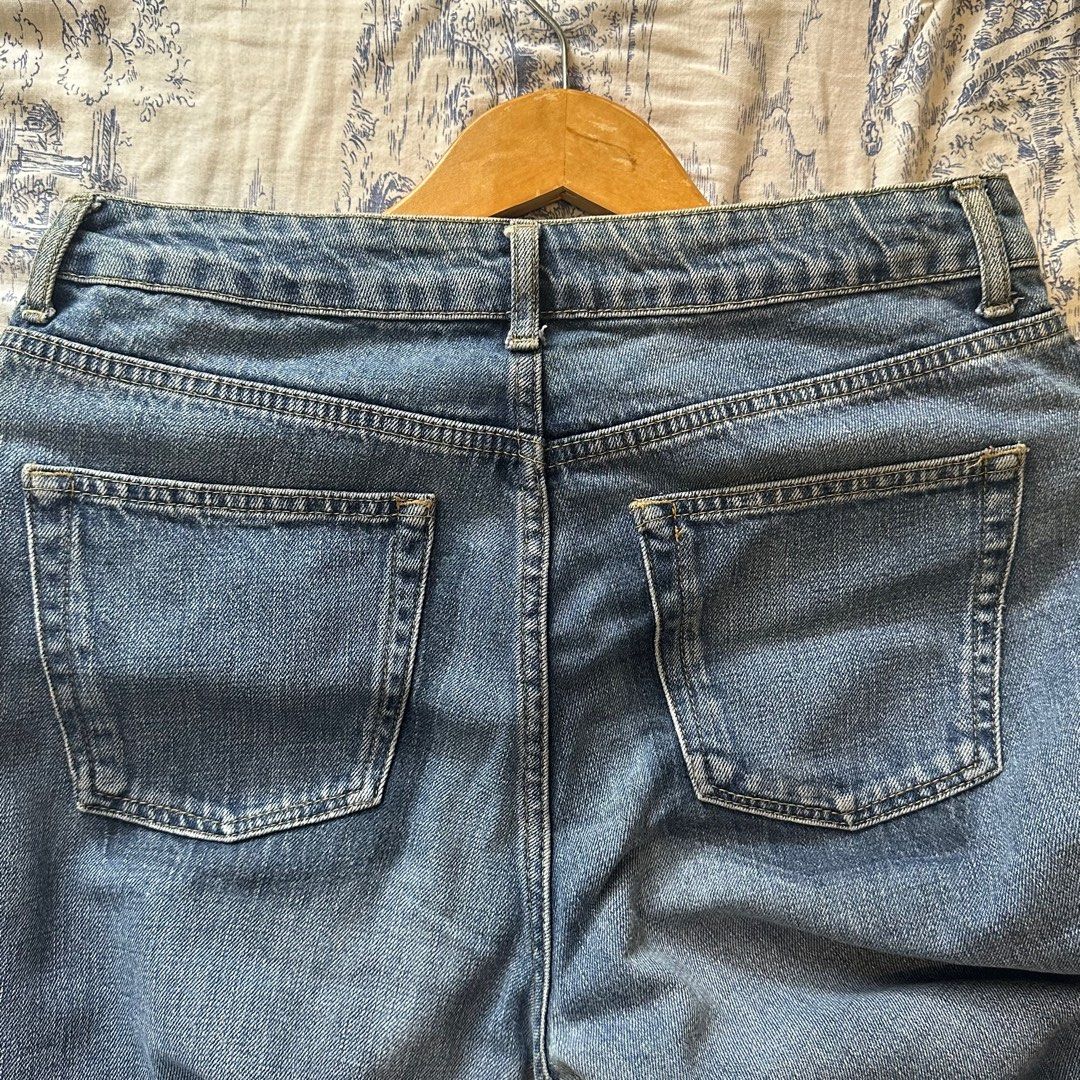 Topshop Moto Mom Jeans (Category: Jeans) located in Cavite. Submitted by daphnesea (Listing ID 1306040117, Image 3). Description: -Size 30 -With slight fading in crotch area .