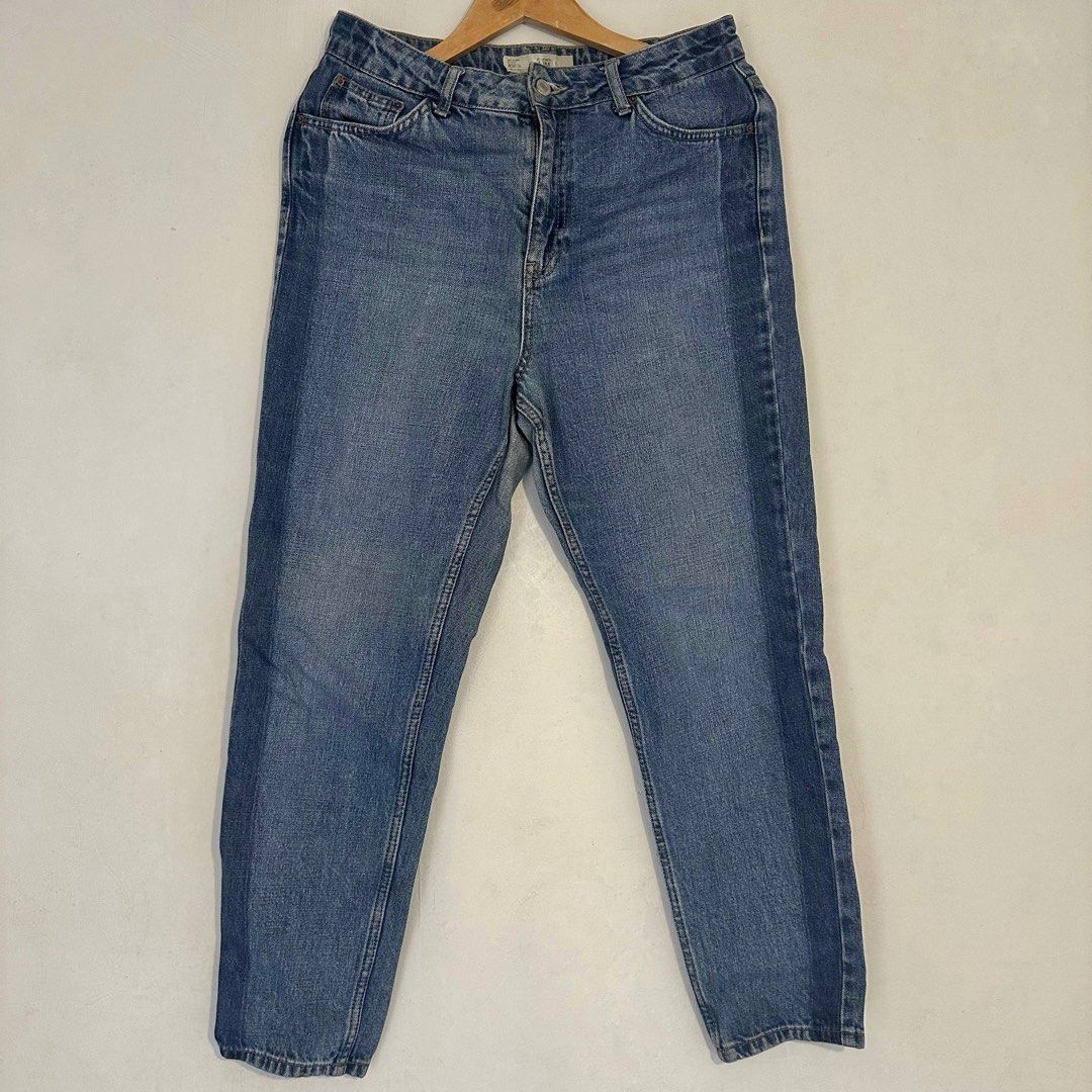Topshop Moto Mom Jeans (Category: Jeans) located in Cavite. Submitted by daphnesea (Listing ID 1306040117, Image 1). Description: -Size 30 -With slight fading in crotch area .