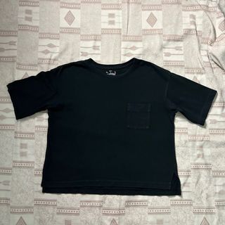 Uniqlo Style Boxy T shirt Japan plain paocket shirt black color