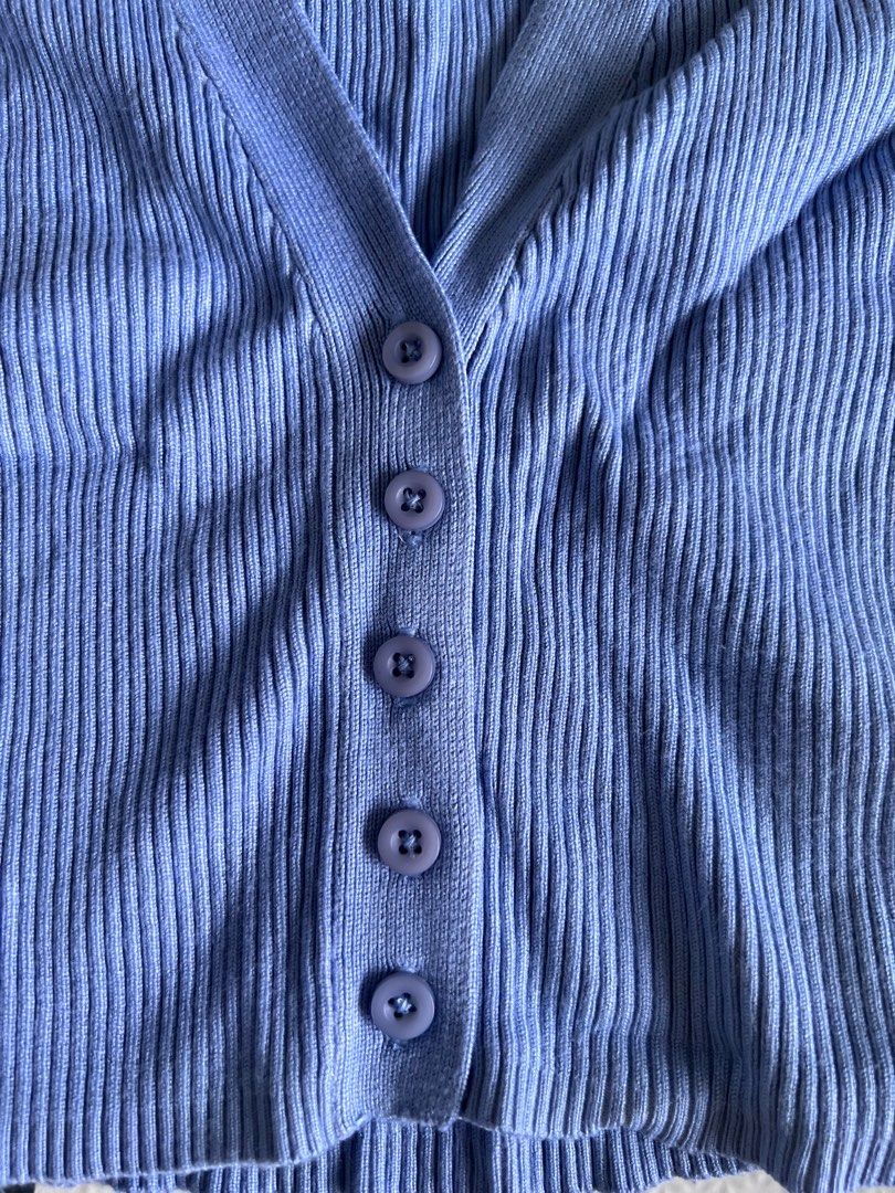 ZARA Cropped Blue Knit Cardigan (Category: Others Tops) located in Muntinlupa City. Submitted by bznic (Listing ID 1306152586, Image 3). Description: Used only a few times.