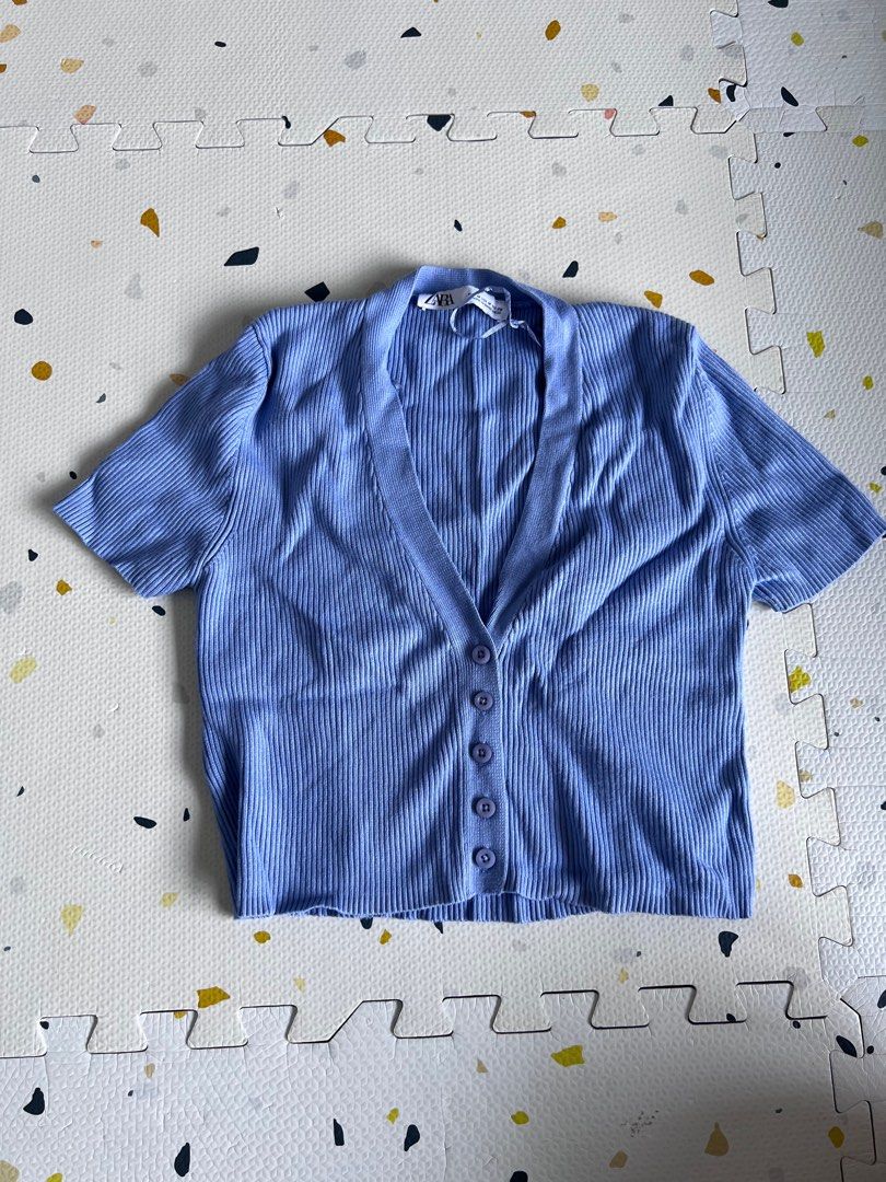 ZARA Cropped Blue Knit Cardigan (Category: Others Tops) located in Muntinlupa City. Submitted by bznic (Listing ID 1306152586, Image 1). Description: Used only a few times.