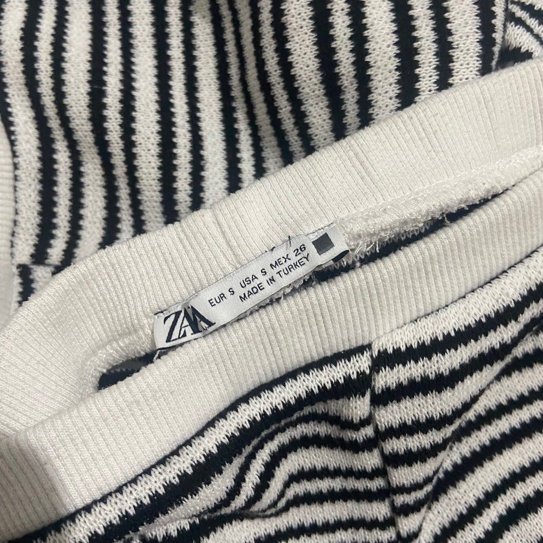 Zara knit striped coordinates (Category: Sets or Coordinates) located in Olongapo. Submitted by magicrattt (Listing ID 1306126197, Image 2). Description: (Auth) Knitted type Condition: 9/10 Size: S Very cute and comfy ᯓᡣ𐭩 ᝰ.ᐟMakati loc ᝰ.ᐟBPI payment Rfs: dont really use it (Used twice).