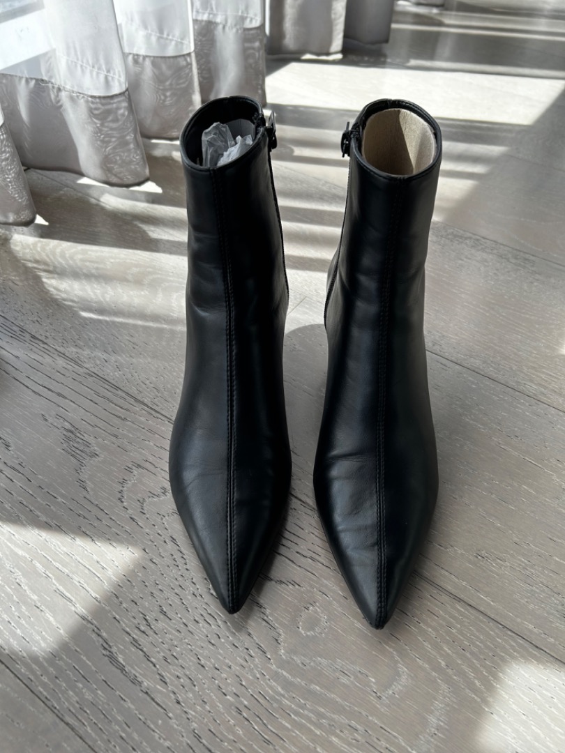 Zara Leather Ankle Boots Kitten Heels Women s Fashion Footwear Heels on Carousell