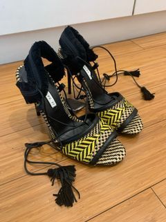 Zara Sandalia Tribal heels size 6.5