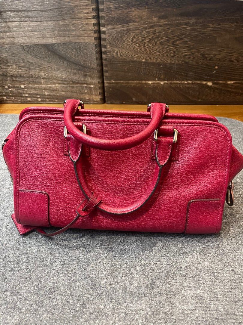 AUTHENTIC LOEWE (Category: Bags & Wallets) located in Singapore. Submitted by master_moderate (Listing ID 1306197957, Image 1). Description: Overall bag condition is good. Base and corner is as shown in picture. Zipper, lock and key all in good condition..