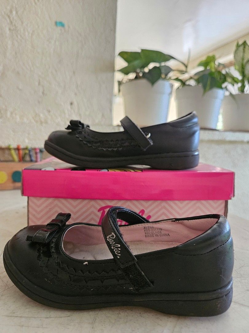 Barbie black school shoes (Category: Babies & Kids Fashion) located in Quezon City. Submitted by Dainty_Corner (Listing ID 1306336928, Image 3). Description: dirt sa insoles. have never had a repair. buo pa, needs polishing lang din worn by my child during kinder 1 (4-5y/o).