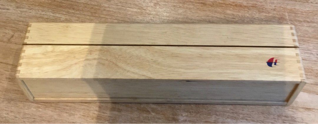 Boxes (Category: Coffee & Tea Tableware) located in Subang Jaya. Submitted by scbeh2019 (Listing ID 1306271537, Image 3). Description: Length : 37cm Width : 8cm Height : 9cm.
