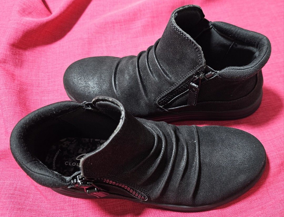 Clarks cloud boots clearance