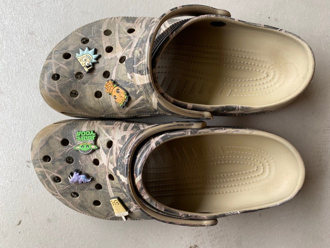 Crocs Classic Realtree V2 Men s Fashion Footwear Flipflops and Slides on Carousell