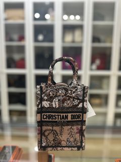(Category: ) located in . Submitted by closetcompany (Listing ID 1306250265, Image 1). Description: .