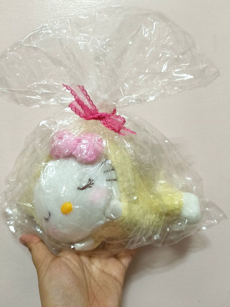Hello Kitty x Yakult (Category: Character Goods) located in Manila. Submitted by Gom.Ez (Listing ID 1306269435, Image 1). Description: .